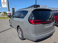 2022 Chrysler Pacifica Limited FWD