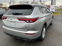 2023 Mitsubishi Outlander Plug-In Hybrid ES S-AWC