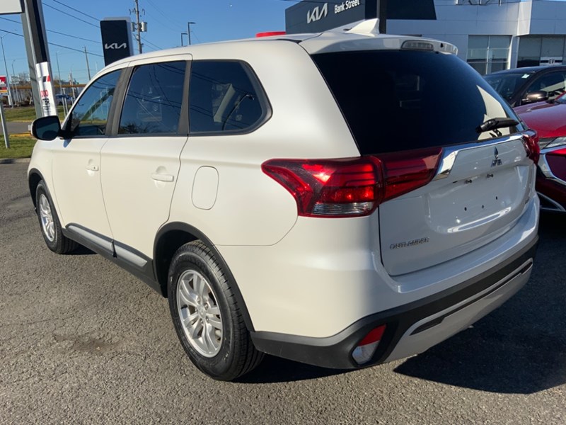 2020 Mitsubishi Outlander ES S-AWC