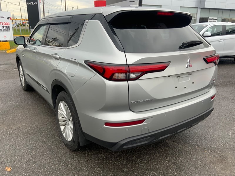 2023 Mitsubishi Outlander Plug-In Hybrid ES S-AWC