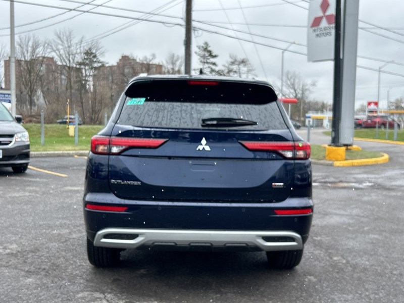 2024 Mitsubishi Outlander LE S-AWC